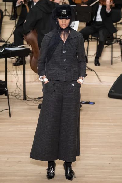Look 12